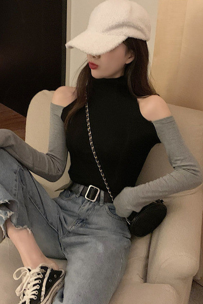 Moteriška laisvalaikio palaidinė apnuogintais pečiais ir aukšta apykakle