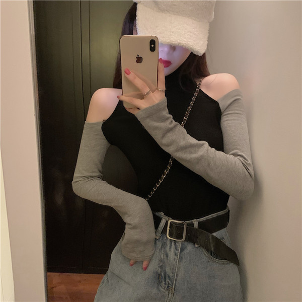 Moteriška laisvalaikio palaidinė apnuogintais pečiais ir aukšta apykakle