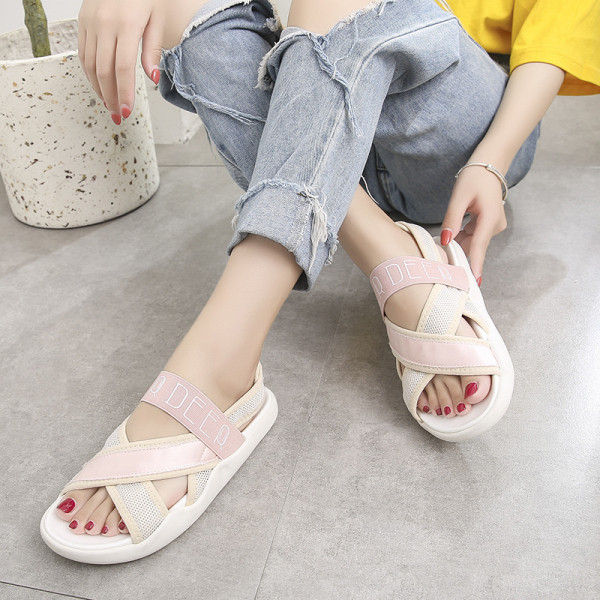 Ежедневни дамски сандали с равна подметка и надпис на каишката 