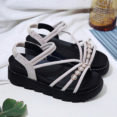 Модерни дамски сандали с равна подметка и метални елементи