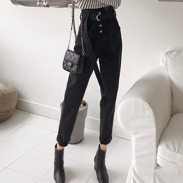 Ikdienas sieviešu džinsi ar augstu vidukli un jostu melnā krāsā