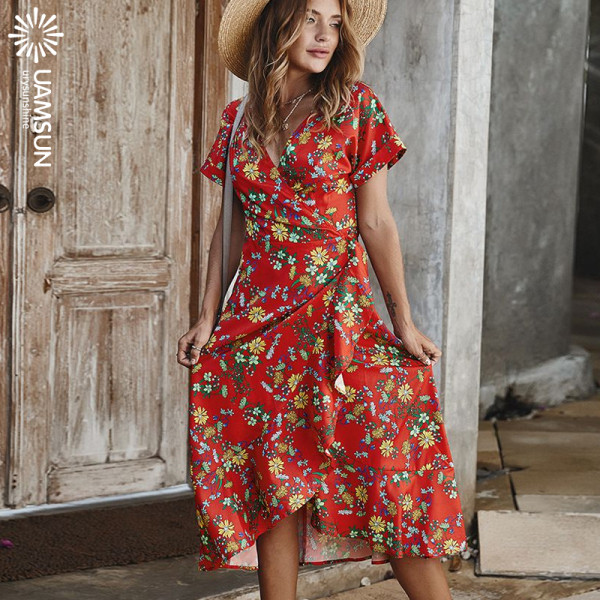 Alkalmi női hosszú ruha rövid ujjal és mély nyakkivágással