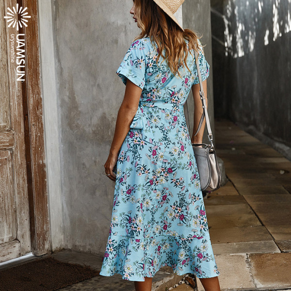 Alkalmi női hosszú ruha rövid ujjal és mély nyakkivágással