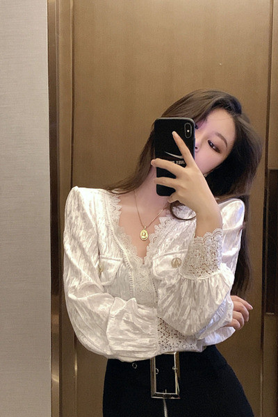 Дамска модерна блуза с дълъг ръкав и дантела