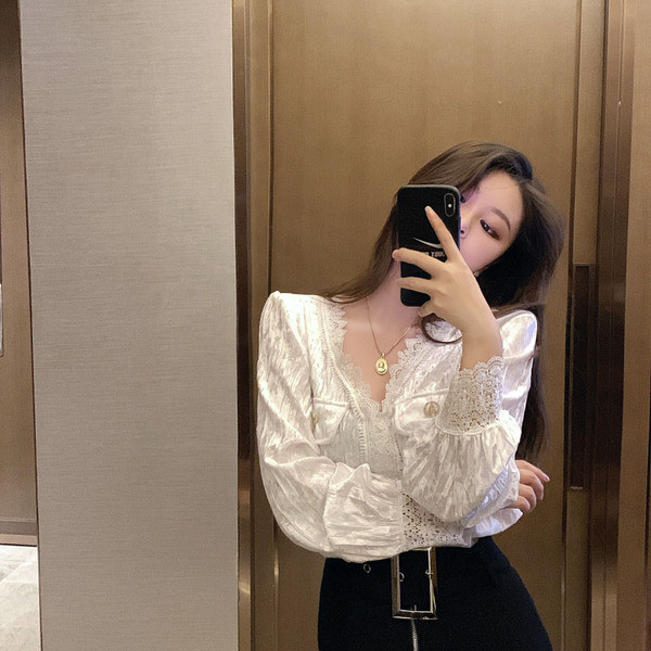 Дамска модерна блуза с дълъг ръкав и дантела