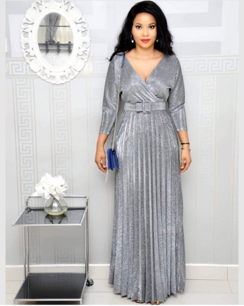 Naiste pikk kleit vöökoha ja V-kaelusega