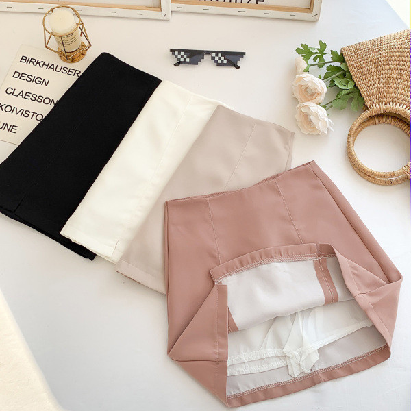 Moodne kõrge vöökoha ja lõhikutega naiste seelik