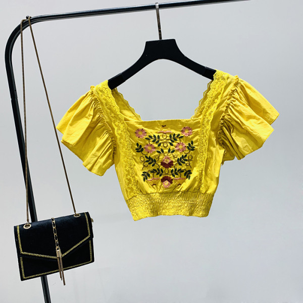 Bluză de damă modernă cu decolteu pătrat, broderie și mâneci scurte