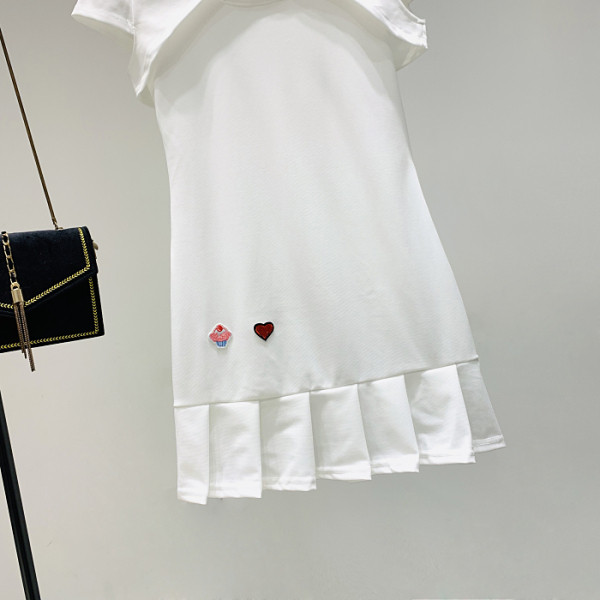 Új modell női ruha ovális nyakkivágással, két részből álló rövid ujjú