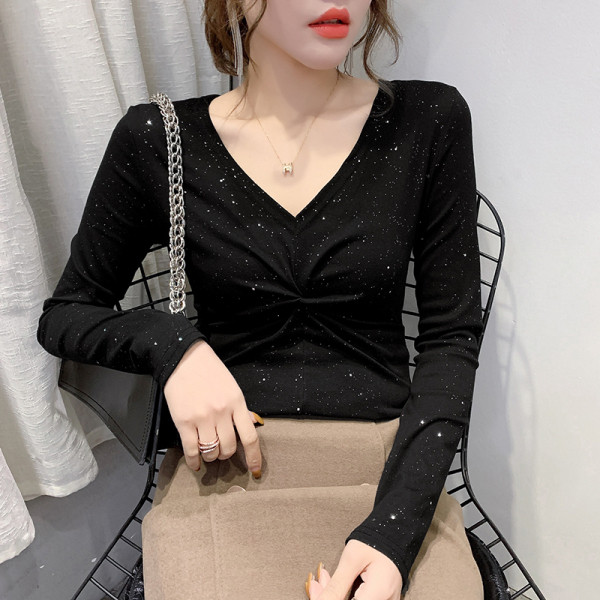 Laisvalaikio moteriškos palaidinės modelis su špico iškirpte