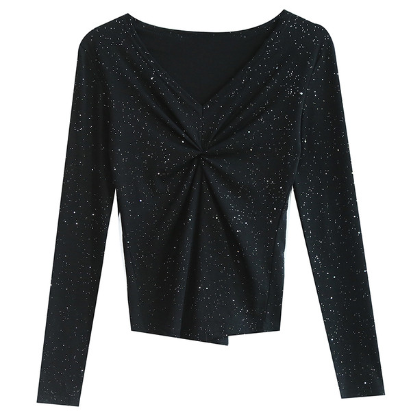 Laisvalaikio moteriškos palaidinės modelis su špico iškirpte