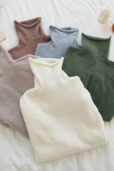 Női pulóver magas gallérral