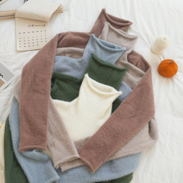 Női pulóver magas gallérral