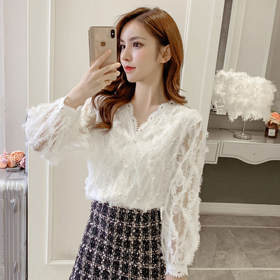 Дамска актуална риза с шпиц деколте широк модел