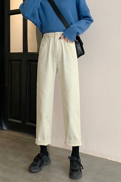 Paprasti moteriški ilgi platūs džinsai aukštu juosmeniu ir kišenėmis