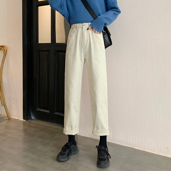 Paprasti moteriški ilgi platūs džinsai aukštu juosmeniu ir kišenėmis