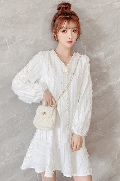 Laisvalaikio moteriška suknelė V formos iškirpte ir ilgomis rankovėmis