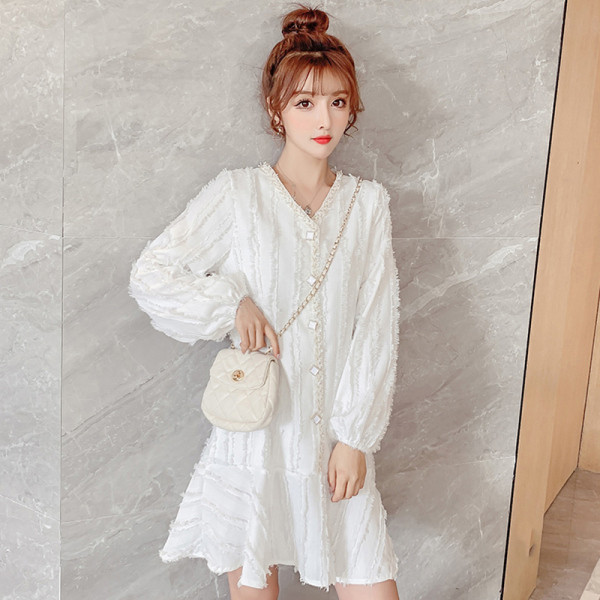 Laisvalaikio moteriška suknelė V formos iškirpte ir ilgomis rankovėmis