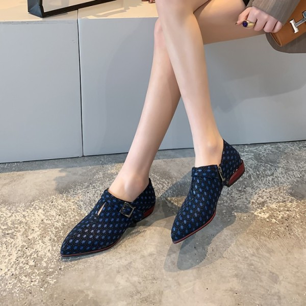 Moteriški laisvalaikio odiniai batai smaili modeliai su sagtimi