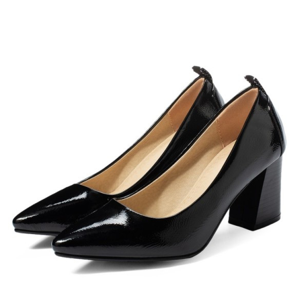 Moteriški smailūs batai žemu storu kulnu