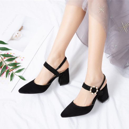 Дамски сандали от еко велур и катарама с декорация перли