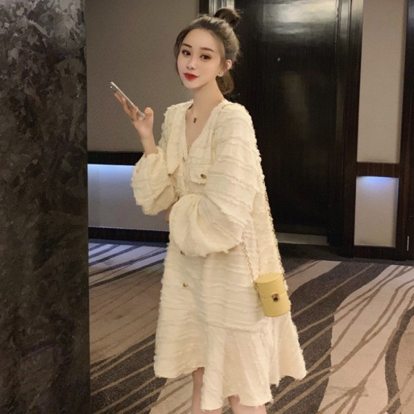 Retro női ruha spitz nyakkivágással és gombokkal