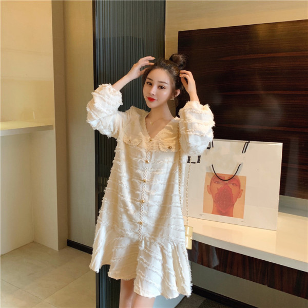 Retro női ruha spitz nyakkivágással és gombokkal