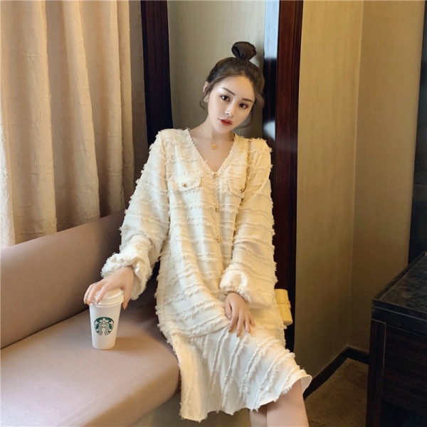 Retro női ruha spitz nyakkivágással és gombokkal