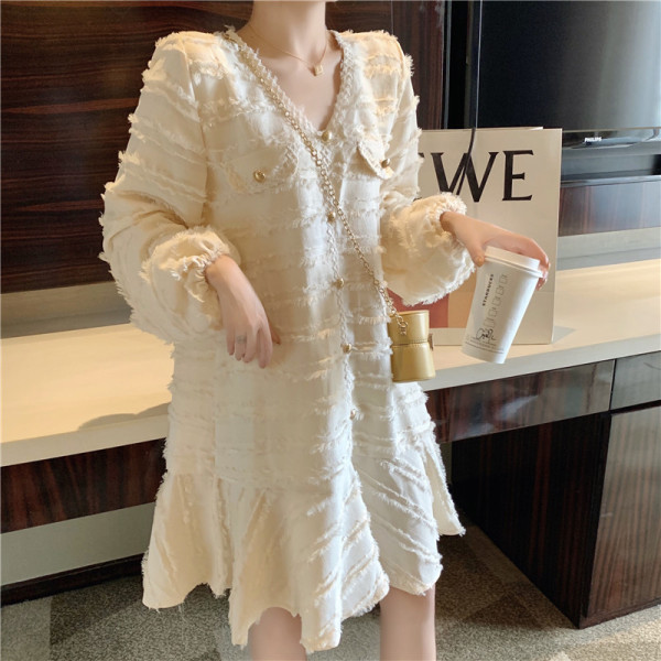 Retro női ruha spitz nyakkivágással és gombokkal