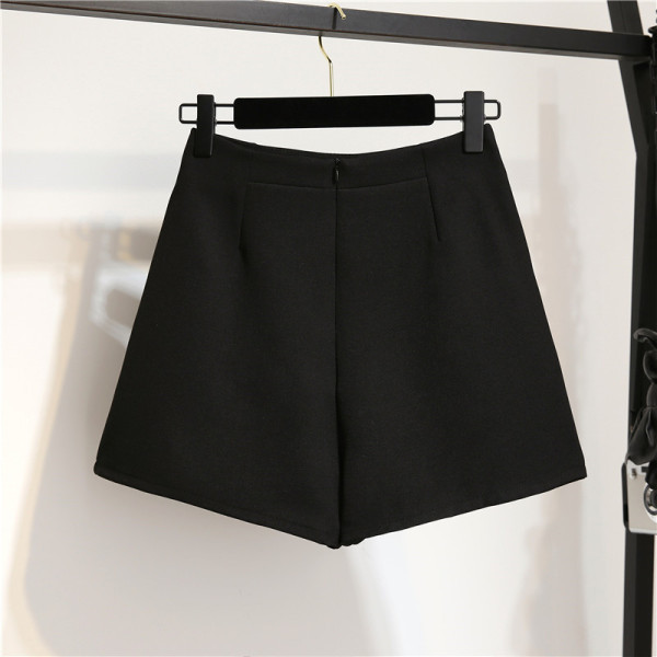 Стилни къси дамски панталони широк модел с висока талия