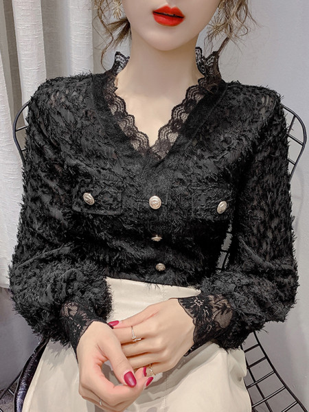 Modern női blúz gombokkal és csipkével