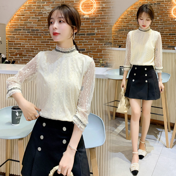 Modernus moteriškas palaidinės platus modelis su pusiau aukšta apykakle