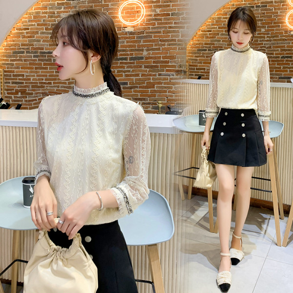 Modernus moteriškas palaidinės platus modelis su pusiau aukšta apykakle