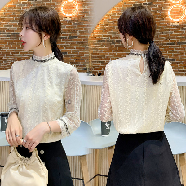 Modernus moteriškas palaidinės platus modelis su pusiau aukšta apykakle