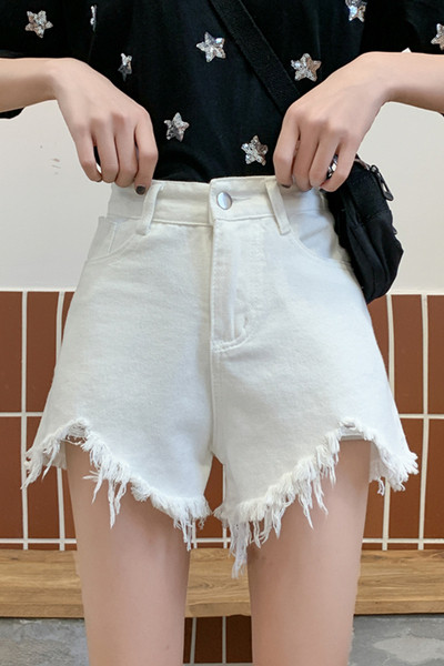 Ikdienas sieviešu īsie džinsi ar saplēstu labo un augstu vidukli