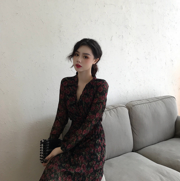 Pavasarinė moteriška retro suknelė su gėlių raštu