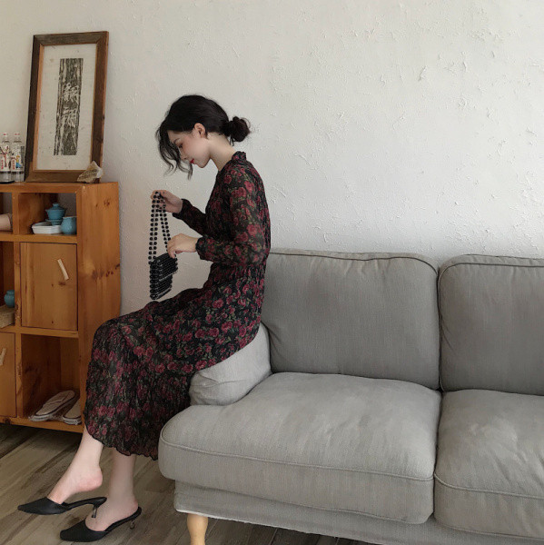 Pavasarinė moteriška retro suknelė su gėlių raštu