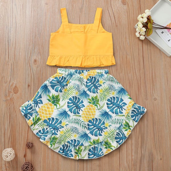 Gyerekkészlet két részből áll, beleértve egy felsőt és egy magas derékú szoknyát