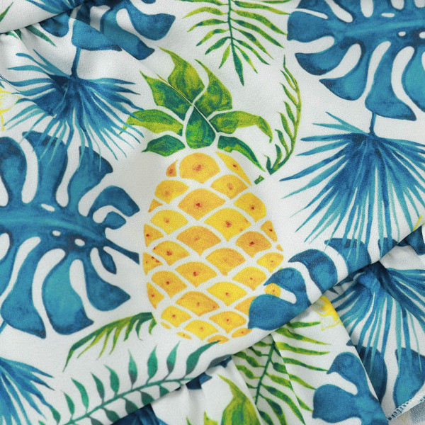 Gyerekkészlet két részből áll, beleértve egy felsőt és egy magas derékú szoknyát