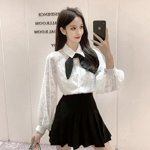 Plačios baltos spalvos moteriški marškinėliai