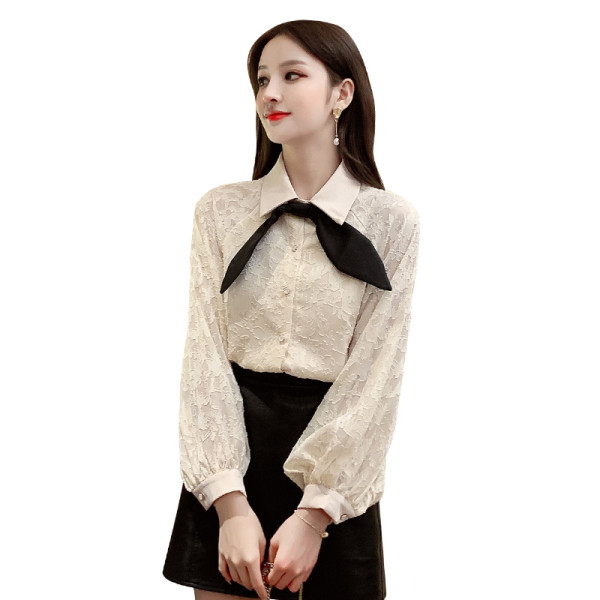 Plačios baltos spalvos moteriški marškinėliai