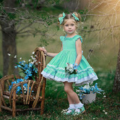 Модерна детска рокля с тънки презрамки и квадратно деколте