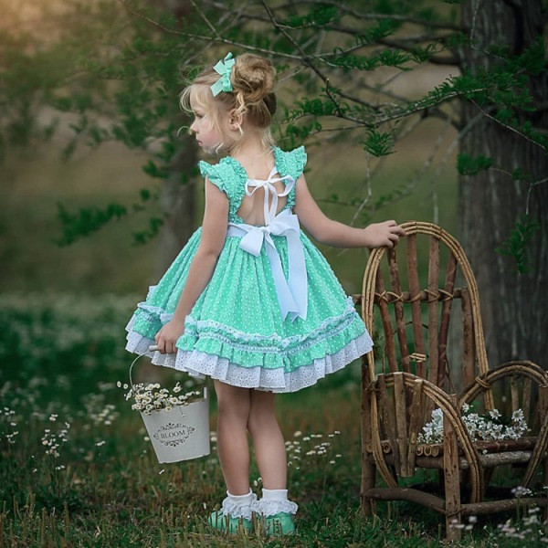 Модерна детска рокля с тънки презрамки и квадратно деколте 