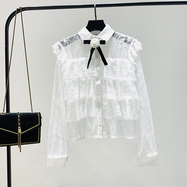 Sieviešu krekls ar klasisku apkakli un mežģīņu lenti