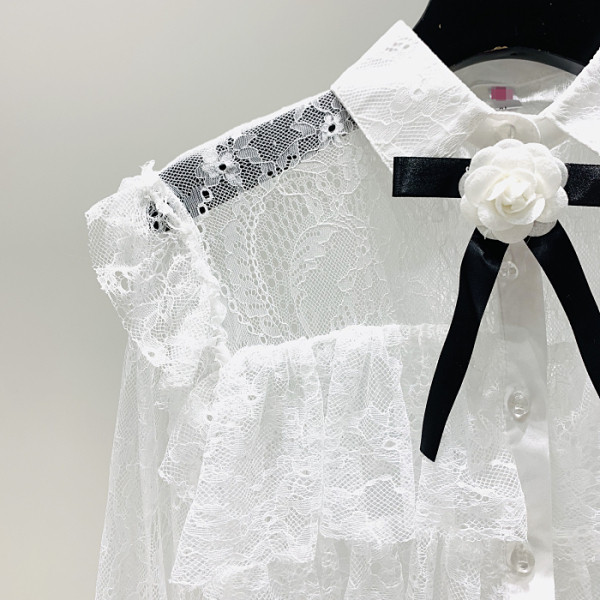 Sieviešu krekls ar klasisku apkakli un mežģīņu lenti