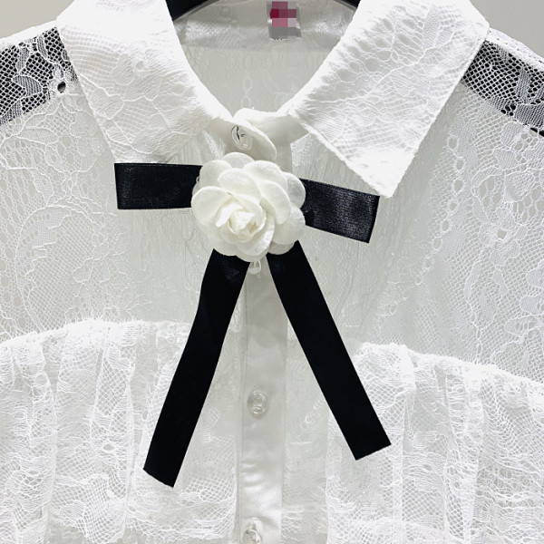 Sieviešu krekls ar klasisku apkakli un mežģīņu lenti