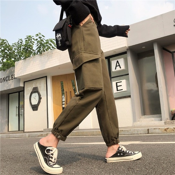 Alkalmi női nadrág széles modell magas derékkal, övvel és zsebekkel