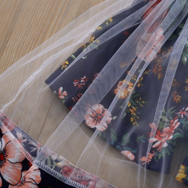 Moderna bērnu kleita ar plānām lencēm un īsām piedurknēm