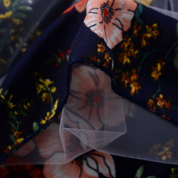 Moderna bērnu kleita ar plānām lencēm un īsām piedurknēm