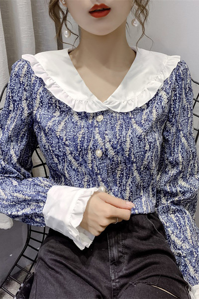 Retro stiliaus moteriški marškiniai ilgomis rankovėmis ir špico iškirpte